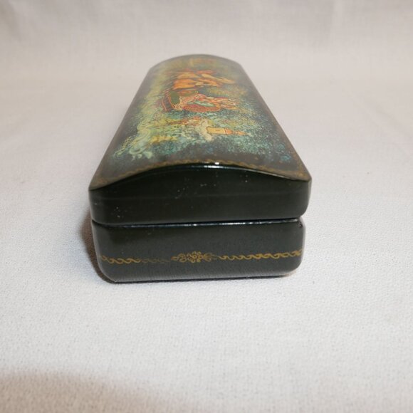 Russian Hand-Painted 7x2 Black Lacquer Box With Troika Scene & Red Interior VTG - Picture 4 of 8